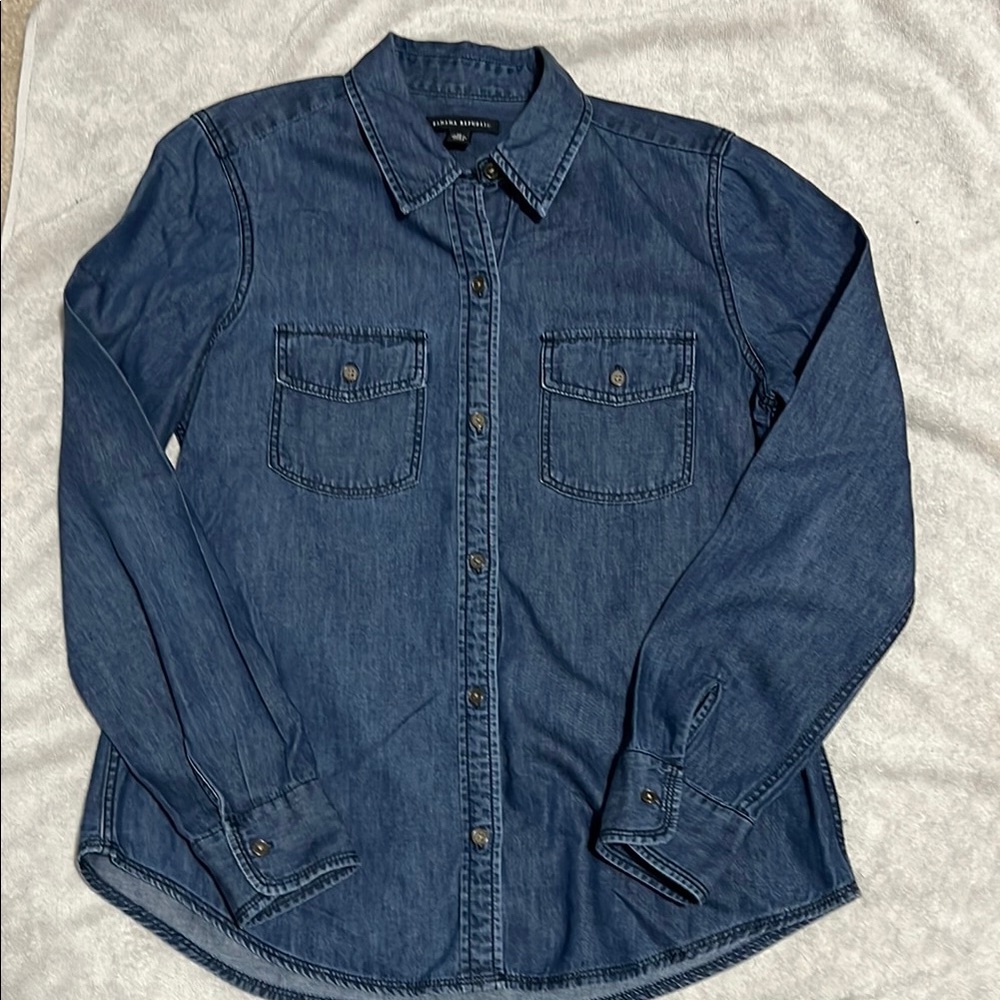 Banana Repubic denim button down M